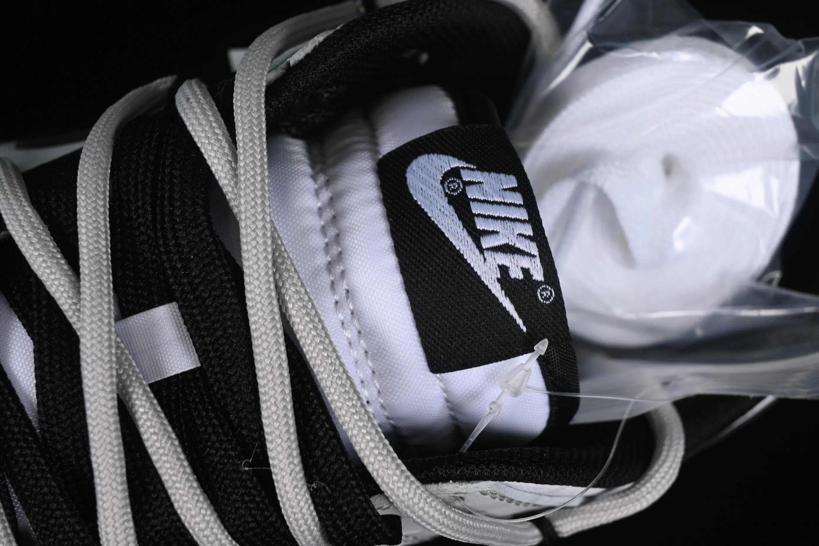 All categories Nk SB Dunk series Nk SB Dunk Low Low-top sneakers Nk Dunk Low Letter Panda Black and gray high street deconstruction SB strap low-top casual sneakers CW1590-100